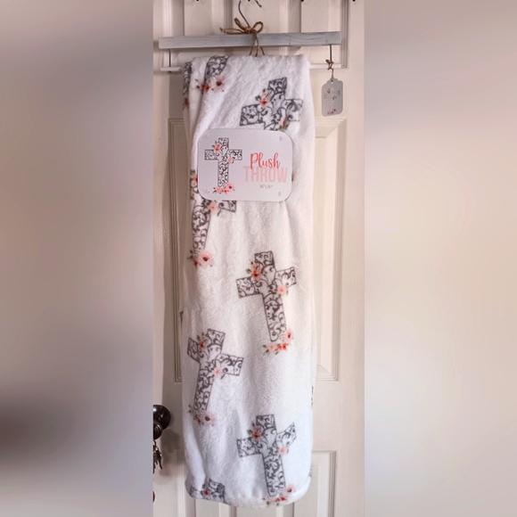 Plush throw. Floral crosses. 50"x70" - Picture 1 of 4